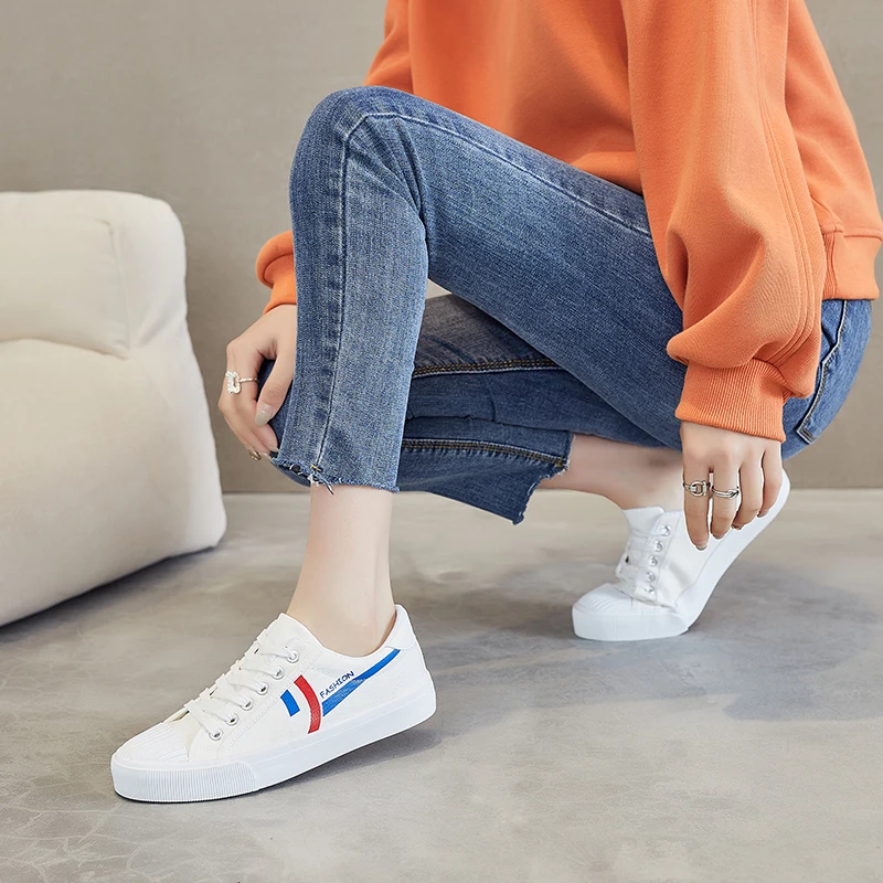 Wholesale Lace Up Canvas Shoes Women Casual Walking Style Flat Shoes Ladies White Sneakers For Women
