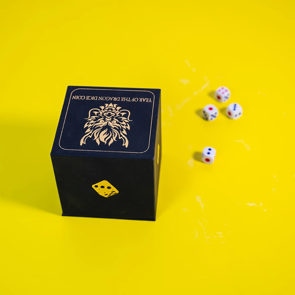 product customized log foil stamping luxury shoulder and neck design lid and base paeprboard game dice gift box with eva insert-45