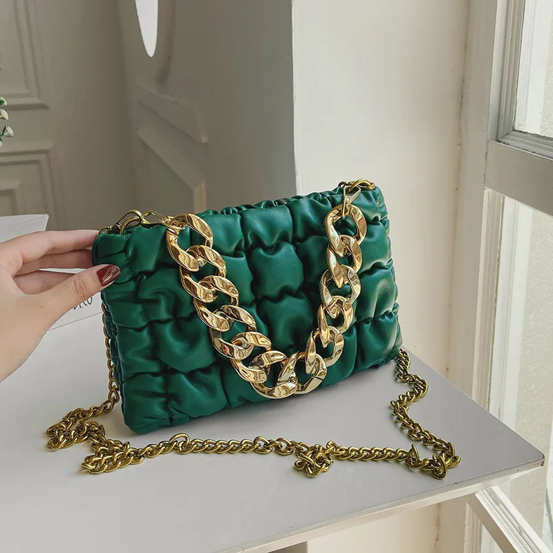 green velvet chanel bolsa