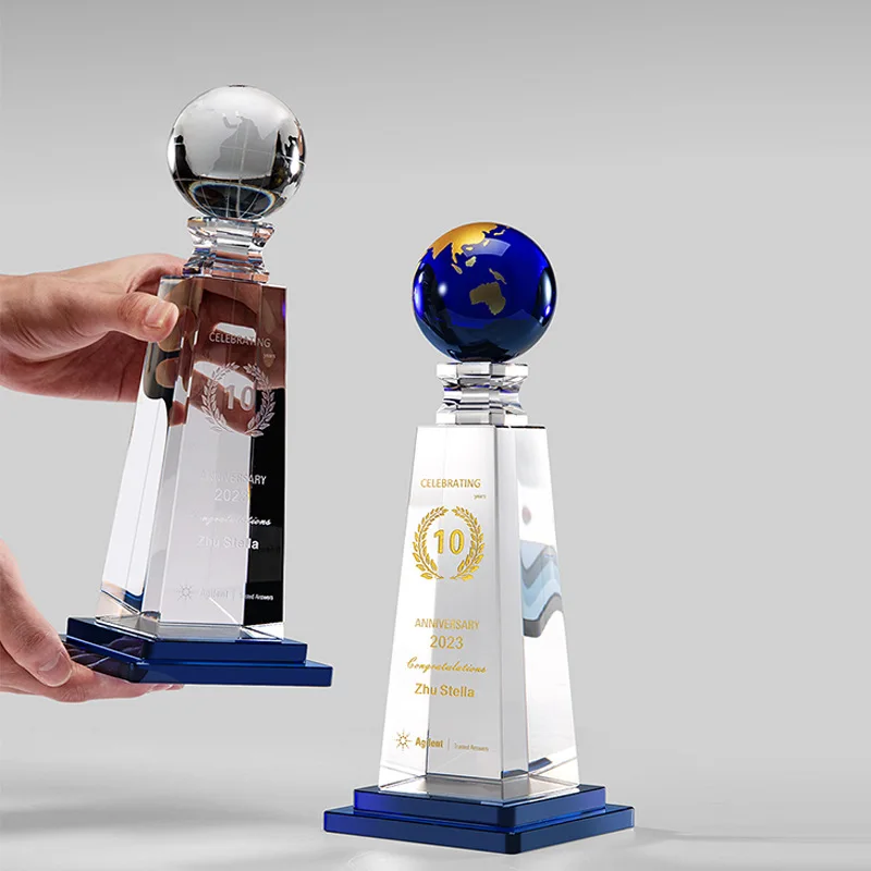 New Arrived Globe Design Customized Logo Crystal Trophy Football Trophy Annual Meeting Award manufacture