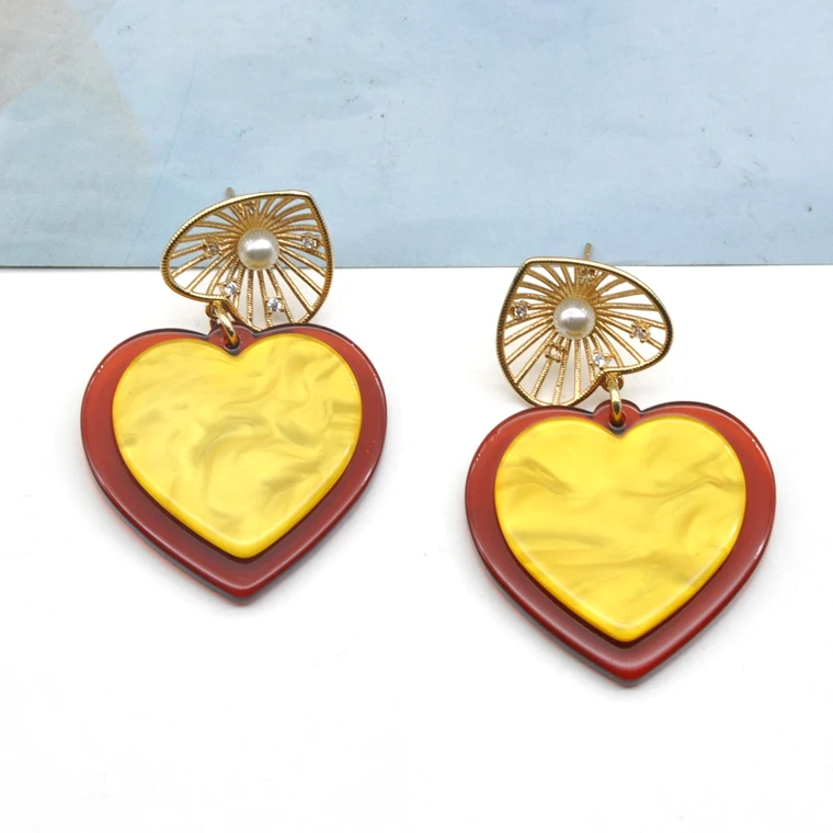 Newest gold plated brass stud jewelry for women bright gorgeous acrylic love heart earrings
