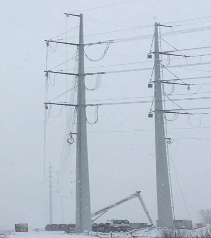 China Manufacturer's Hot Rolled Octagonal Galvanized Steel Light Pole for Power Distribution Equipment factory