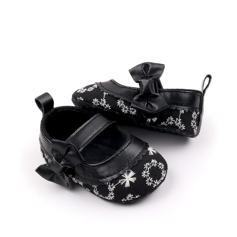 Spring and Autumn Soft Bottom Baby Girl Shoes Breathable and Lightweight Flower Embroidery Design with Anti-Slip Flat Feature details