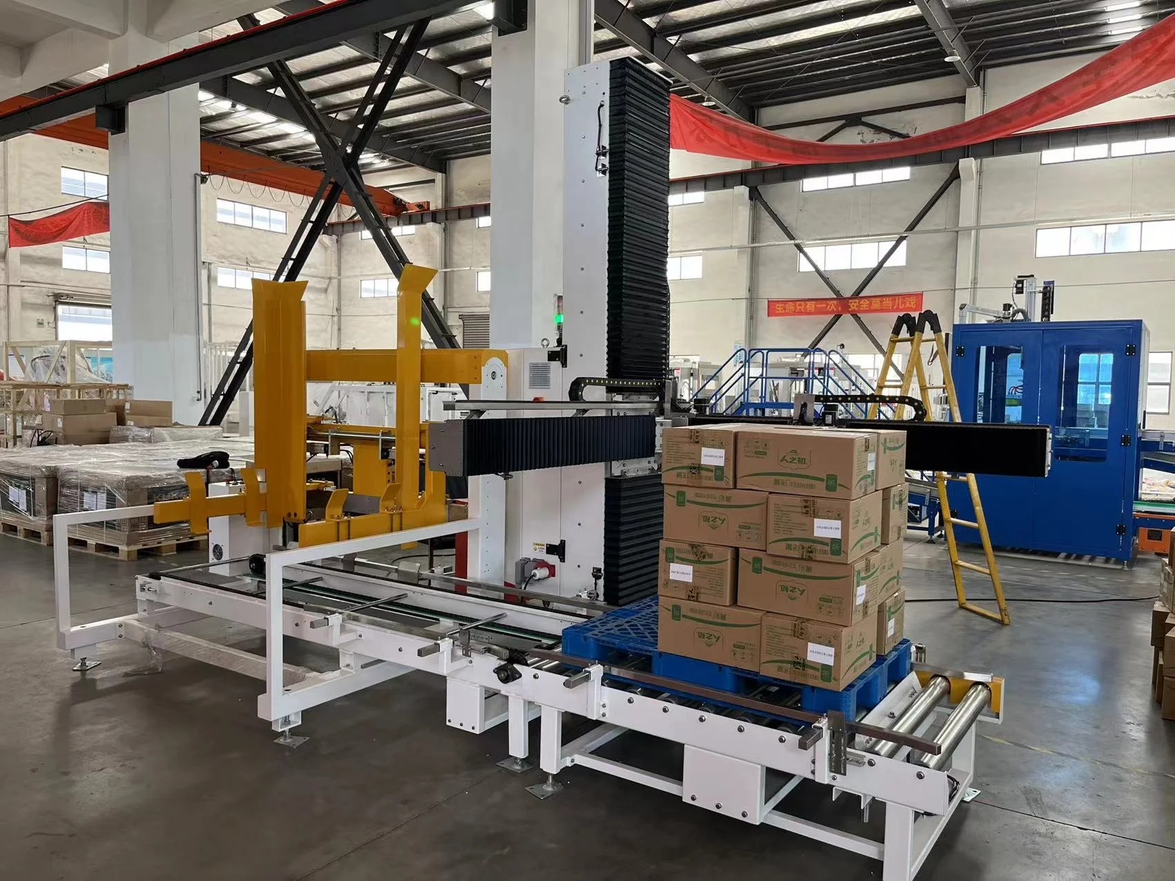 New Design Automatic Palletizer High Position Stacking Water Bottle Cartons And Palletizing Packs On Pallet Wrapper Stretch Film