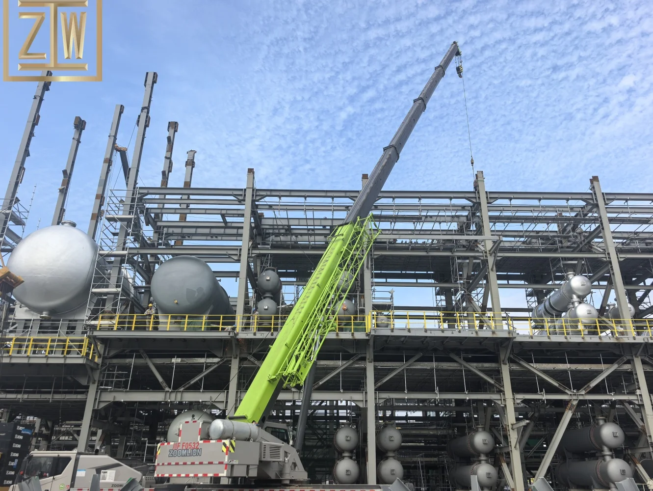 Precision Steel Frameworks for Petro Steel Gallery Structure Heavy Construction with Welding Cutting Bending Services details