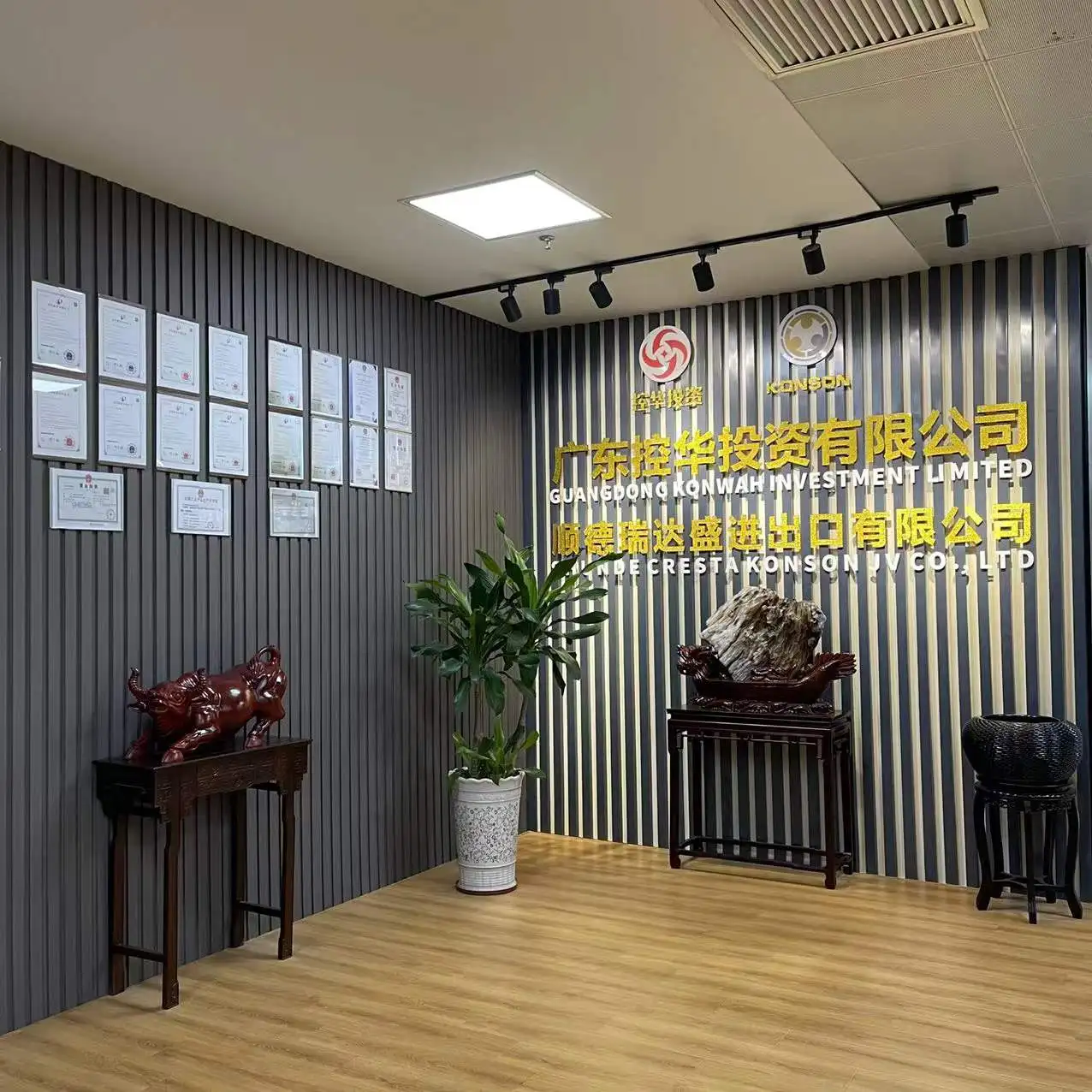 Custom Wholesale 2.5L Rectangle Olive Oil Tin Can with Plastic Lid for Food Grade Packaging