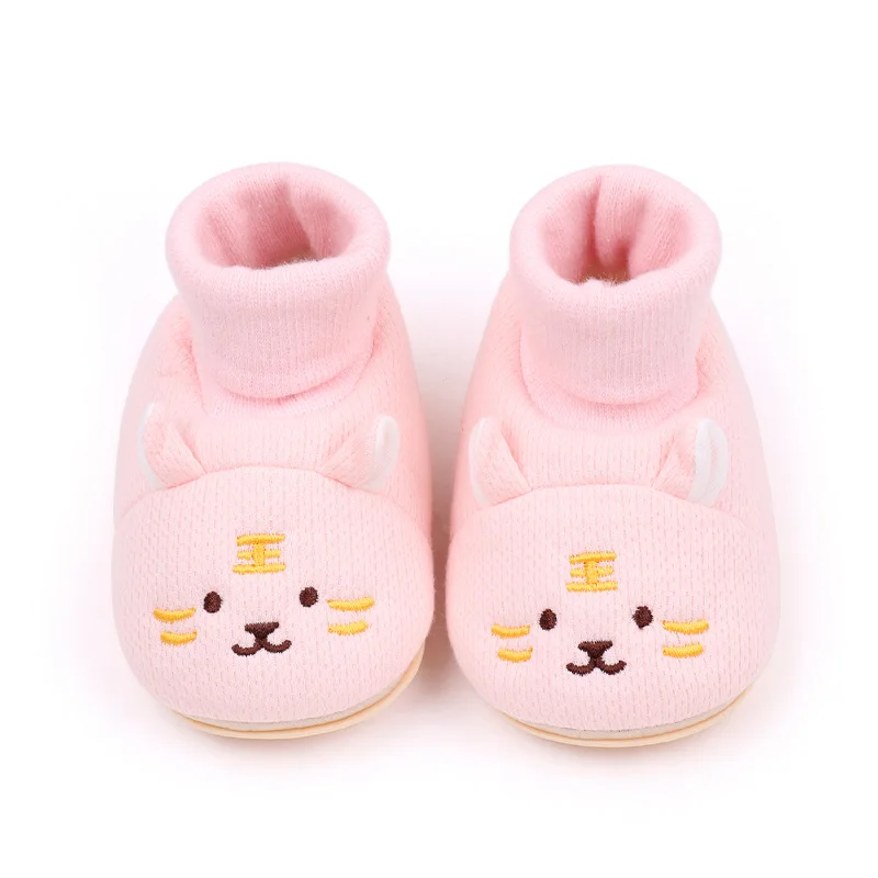 New Arrival Wholesale Soft Cotton Material Anti-slip Baby Socks Shoes Prewalker Shoes for Boys and Girls Booties details