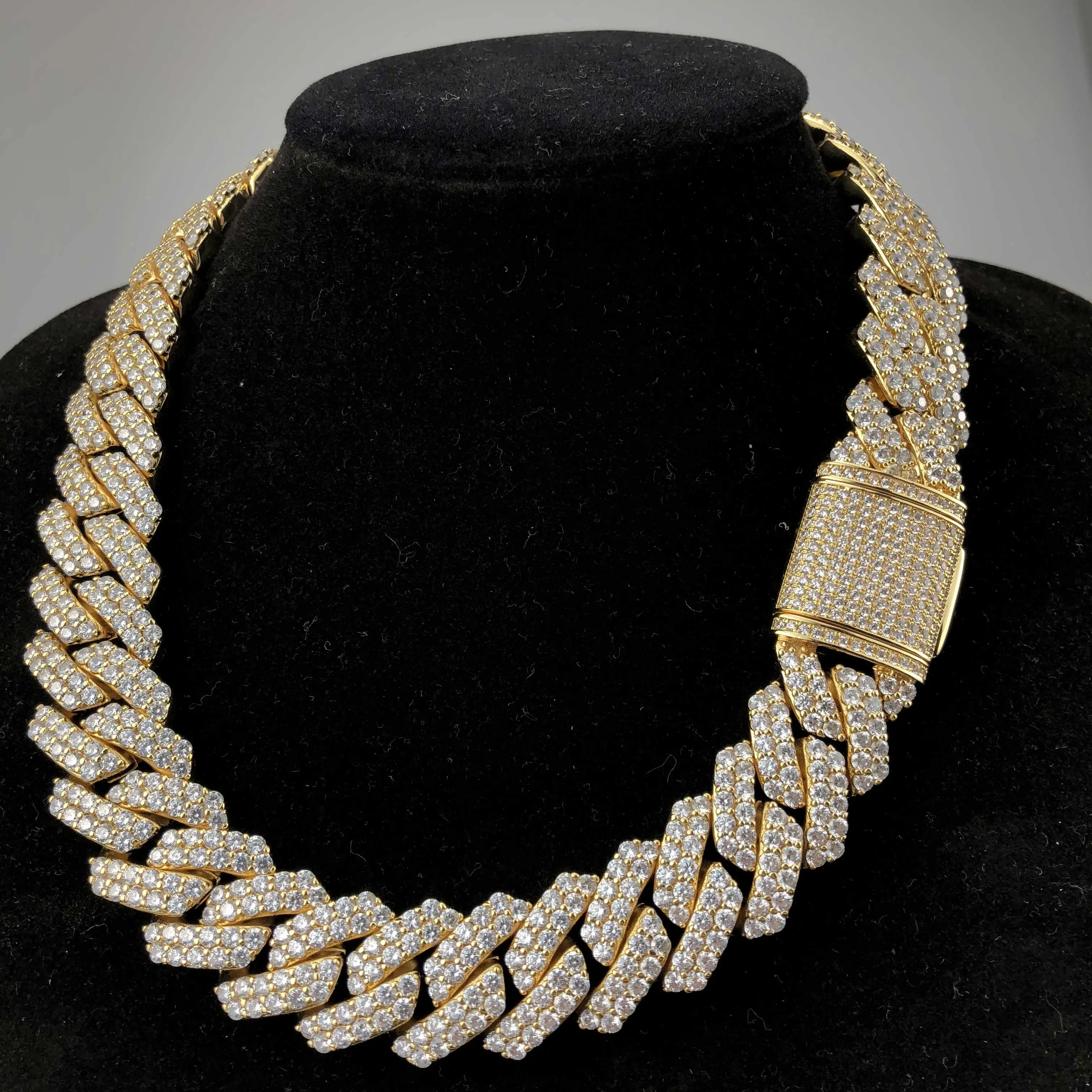Iced Out Cuban Chain - Buy Iced Out 