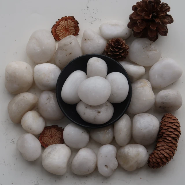 2-4cm Highly Polished White Natural Pebble Stone Chinese Style Cobble Type for Outdoor Villa Park Kitchen Bathroom Use