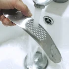 Garlic Crusher Press High Quality Kitchen Tools Manual Portable Safety Labor Saving Steel Crusher Garlic Press