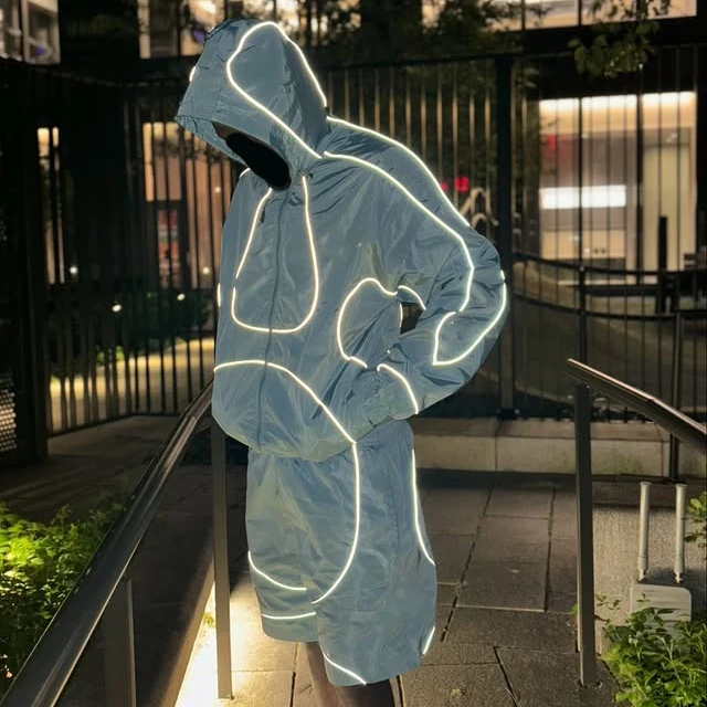 Custom Outdoors Sports Polyester Waterproof Zipper Reflective Windbreaker Nylon Track Suit Jacket and Shorts Set Men factory