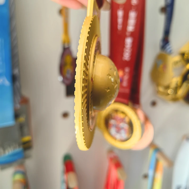 Antique Modern Traditional Custom School Competition Souvenir Award Medals 3D Marathon Running Sport Gold Metal Medal Zinc Alloy details