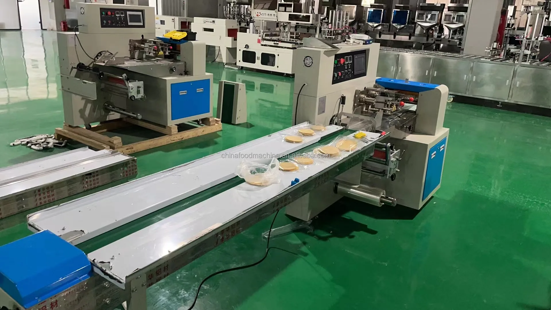 Horizontal Flowpack Pillow Type Face Mask Chocolate bar Ice Condom Protective Clothes Packing Sealing Machine factory
