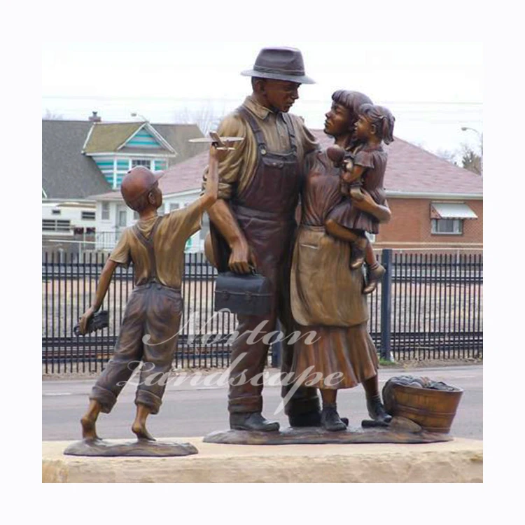 Outdoor garden decor metal figure sculpture life size bronze statue of man woman and children for sale