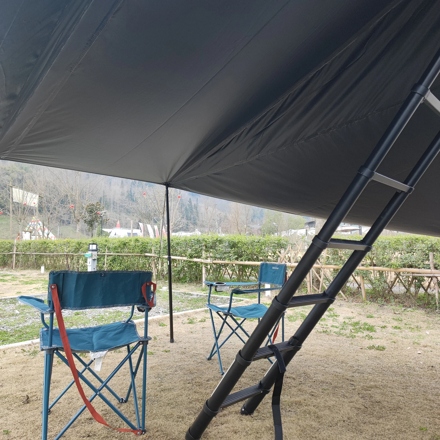 3-4 Person 1.9M Width Hard Shell Roof Top Tent with 320G Polyester for Outdoor Camping