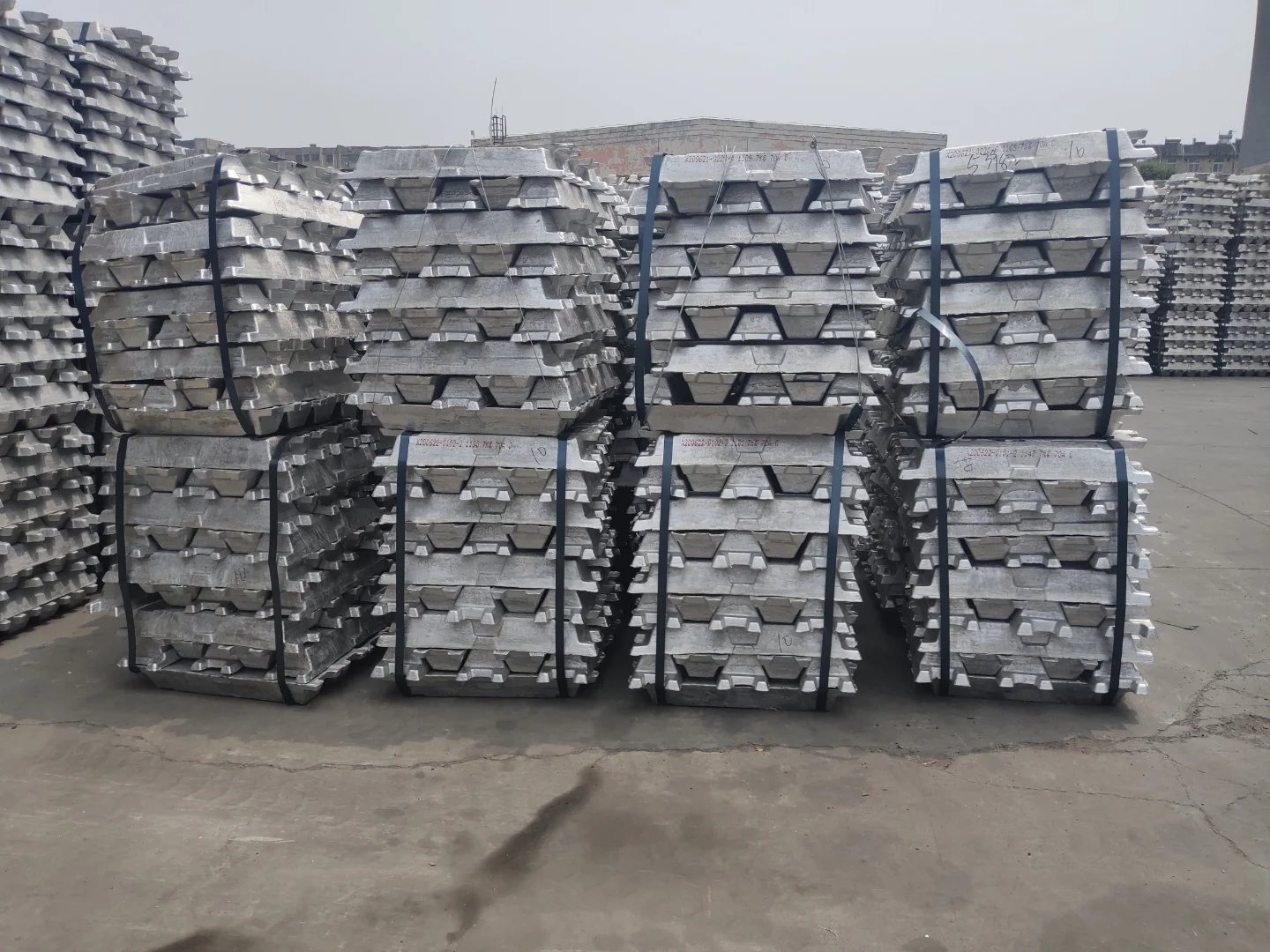 Lingotes de aluminio primarios de la pureza elevada /99.7 99,99%/99,9% % 0