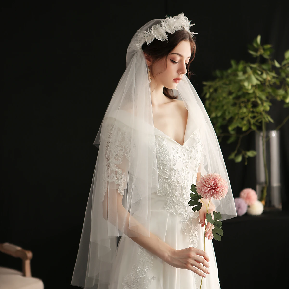 1pc Wedding Bridal Veil with Wreath Delicate Bridal White Hair Band Floral Veils Headdress Wedding Veils for Ladies Women