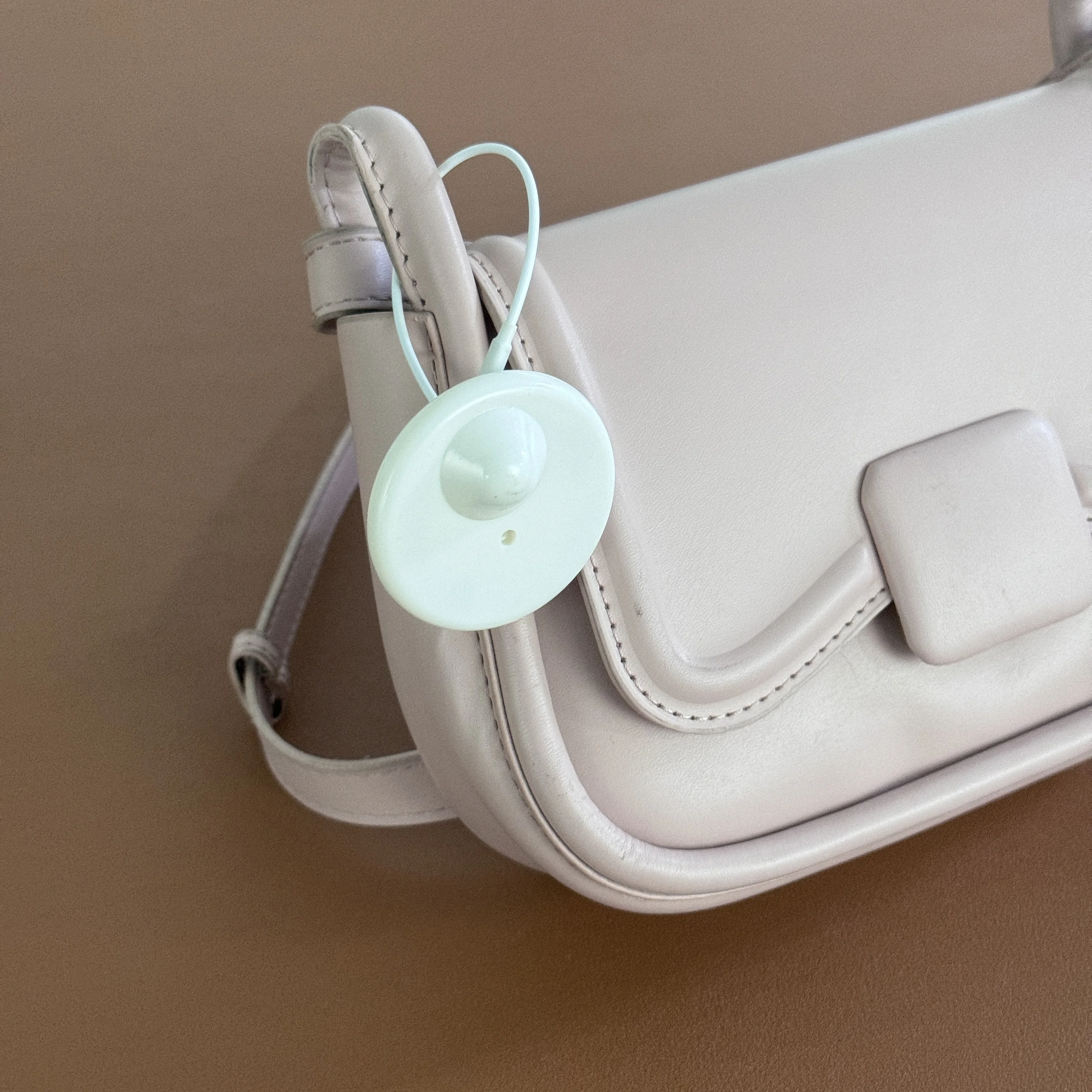 Witte ronde EAS 8.2MHz Security Hard RF Tag Voor detailhandel 2