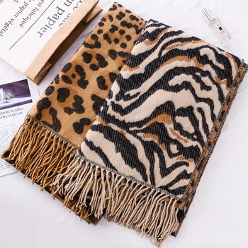 Wholesale 2020 Latest Design European Winter Thick Warm Long Pashmina Shawls Cashmere Pattern Leopard Print Scarf