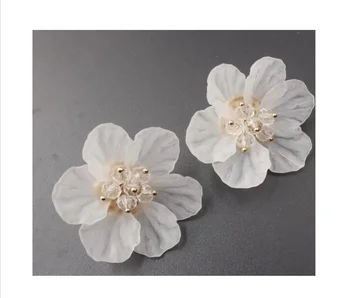 Polyresin flower design earrings for girls