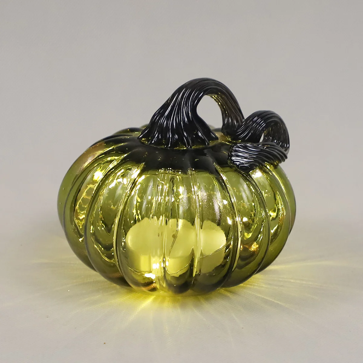 Handmade 3D Clear Glass Transparent Pumpkin Shape Halloween Glowing Acrylic Battery Operated Wireless Thanksgiving Decoration supplier