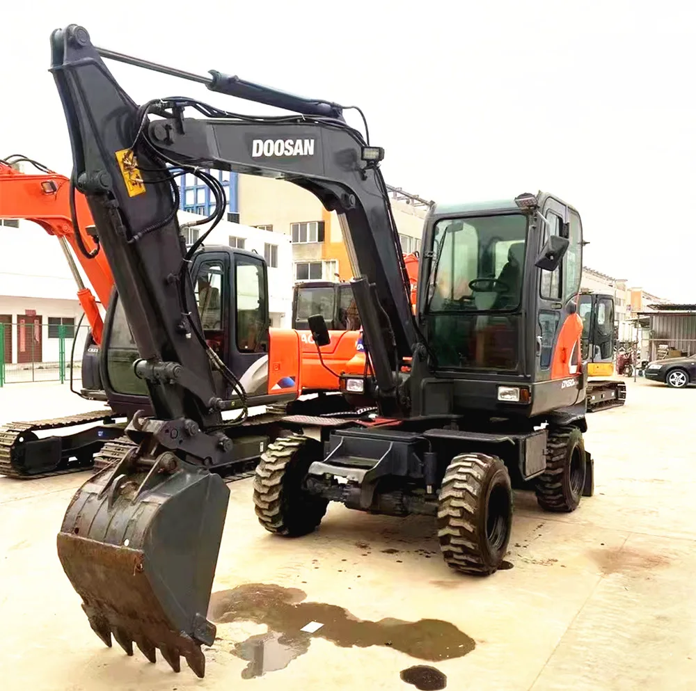 Doosan Used Dx60w Mini Wheel Excavator 6 Ton Second Hand Wheel Digger