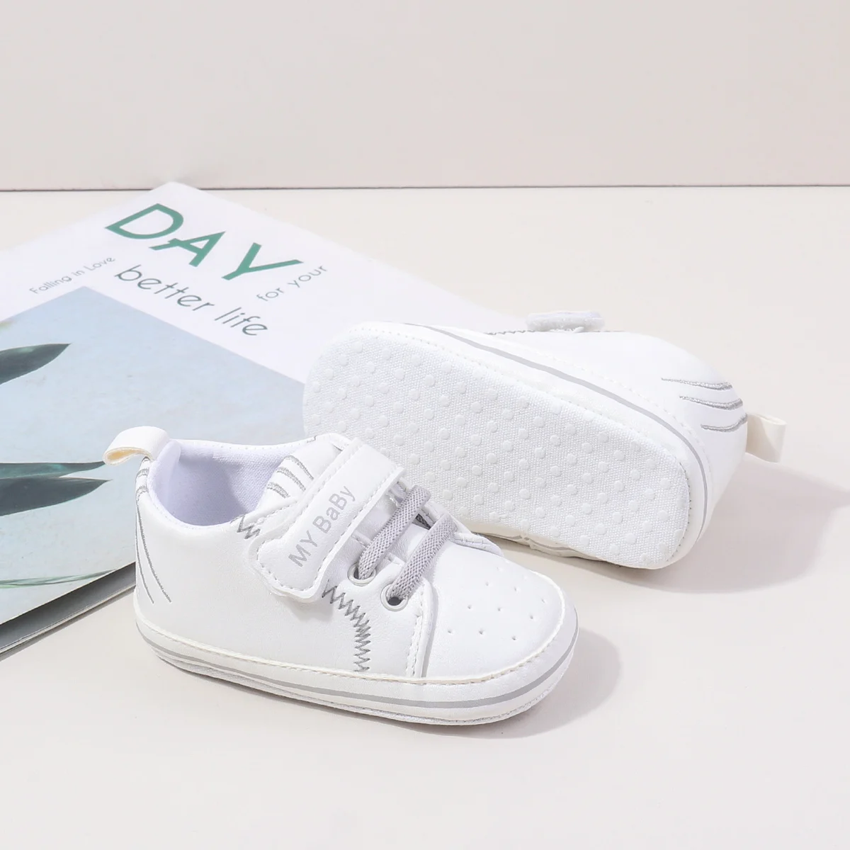 Classic Cute Adorable Dainty White Cozy Baby Casual Walking Shoes for 0-15 Months Active Boys and Girls manufacture