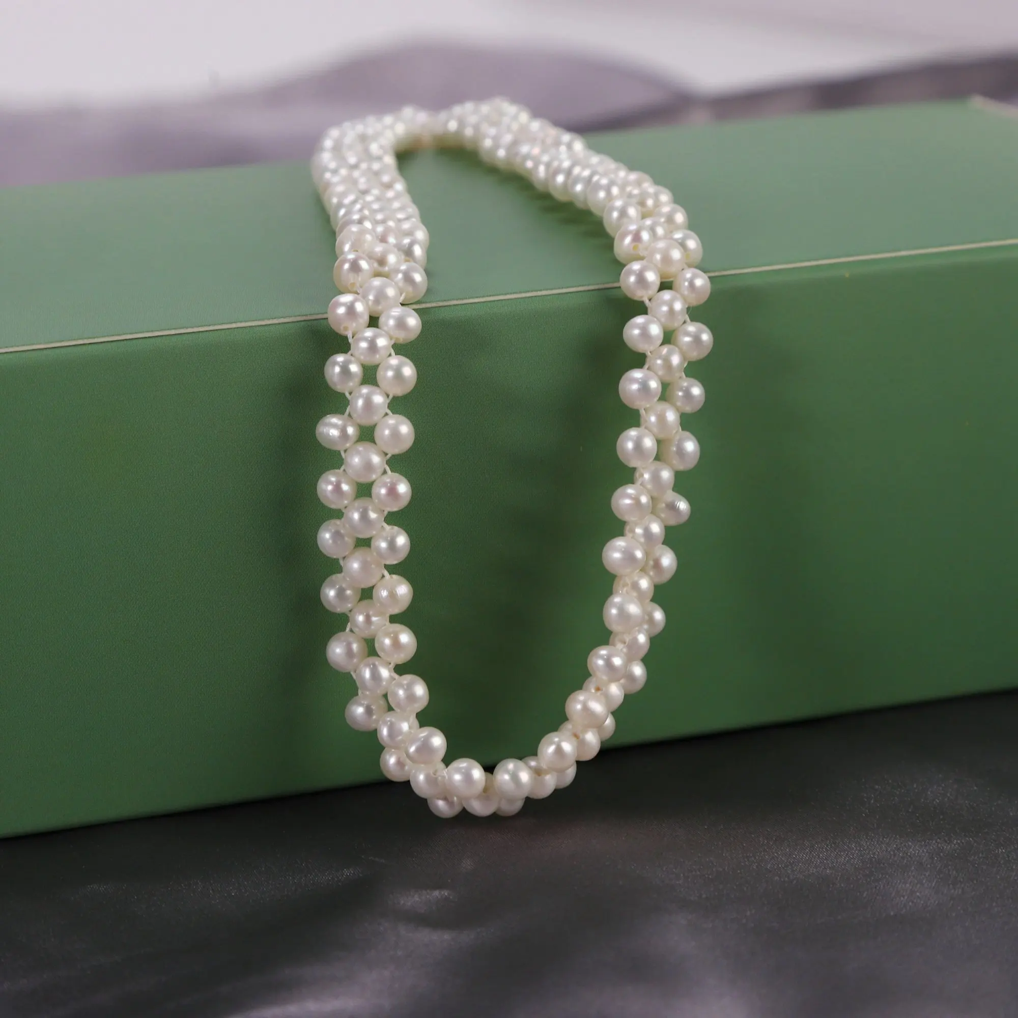 Fashion Ladies Pearl Necklace 