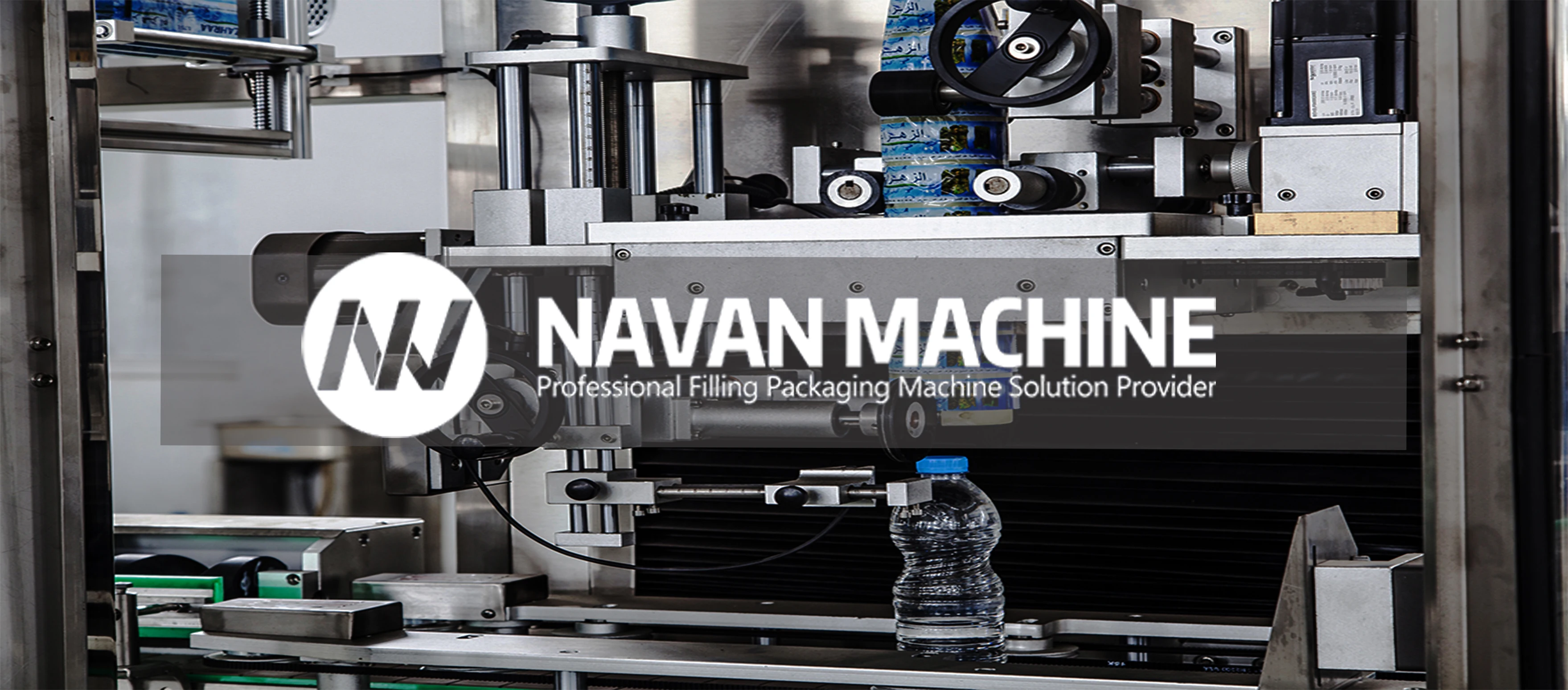 Automatic PET Plastic Bottle Shrink Sleeve Labeling Machine With Shrink Tunnel Steam Generator manufacture