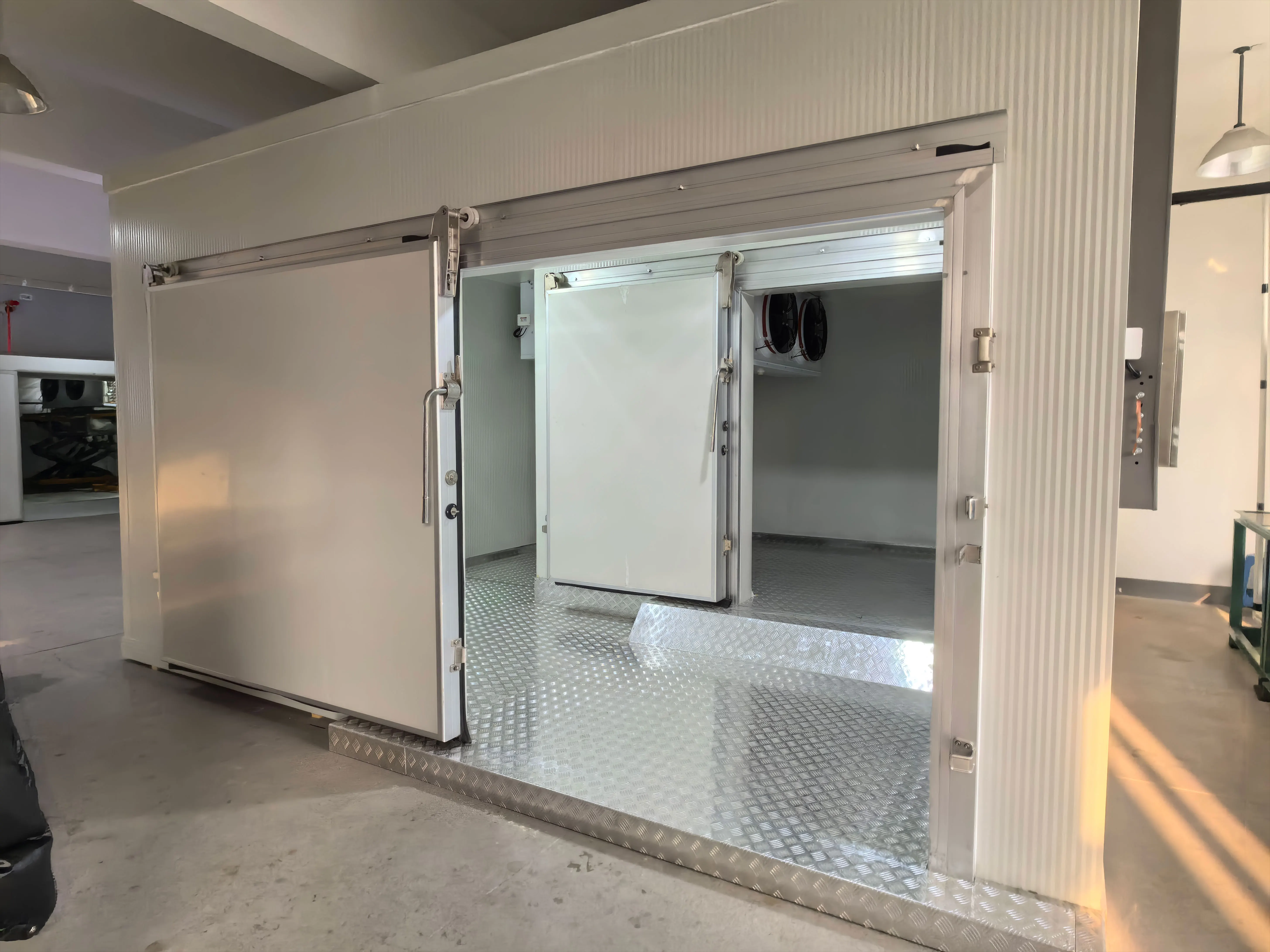 Cooler, R-404a etc., Sliding door - detail 6