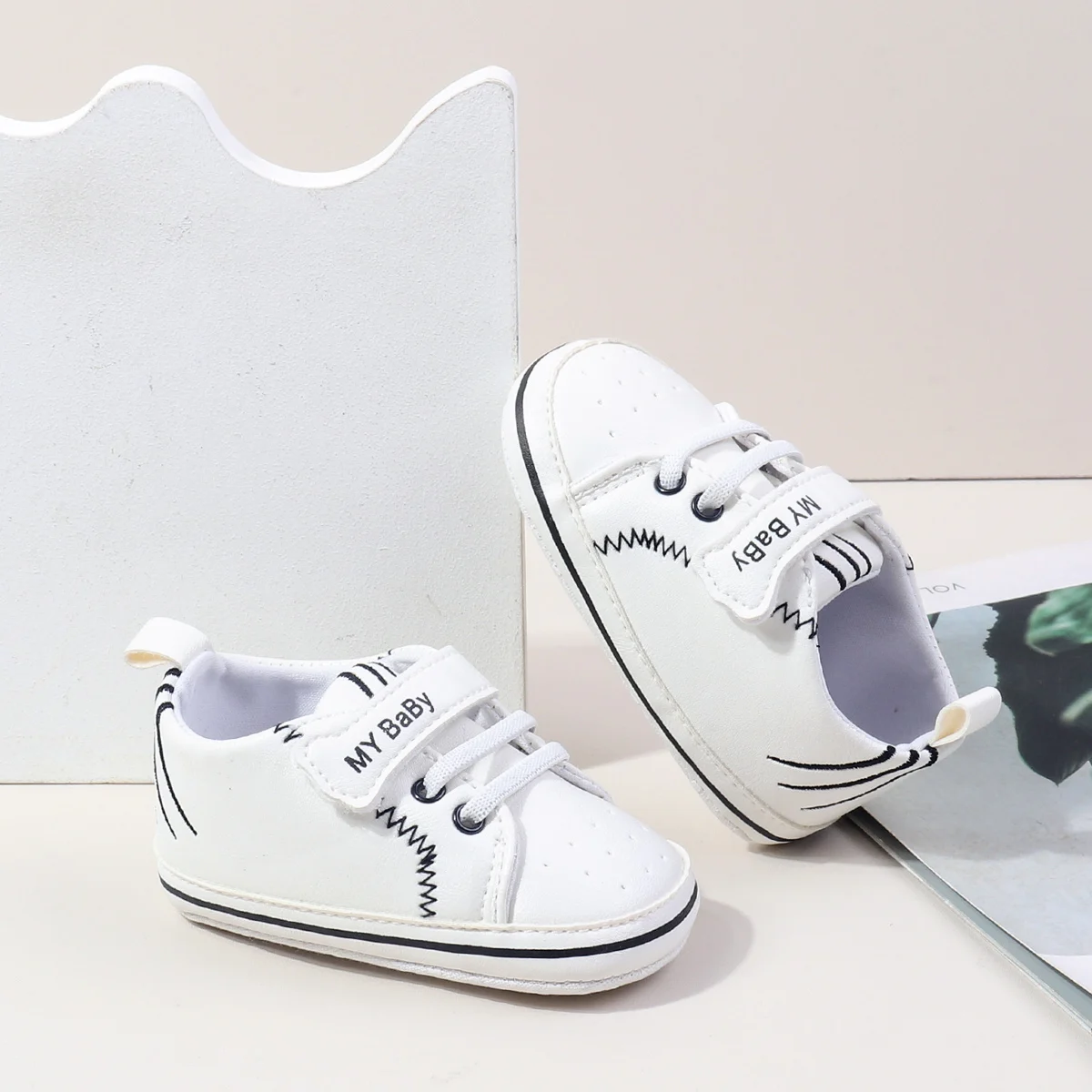 Classic Cute Adorable Dainty White Cozy Baby Casual Walking Shoes for 0-15 Months Active Boys and Girls manufacture
