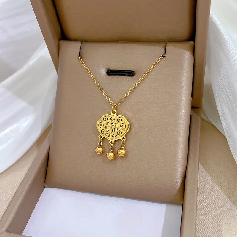 Mode Géométrique Fleur Lettre Marguerite Pendentif Collier En Acier