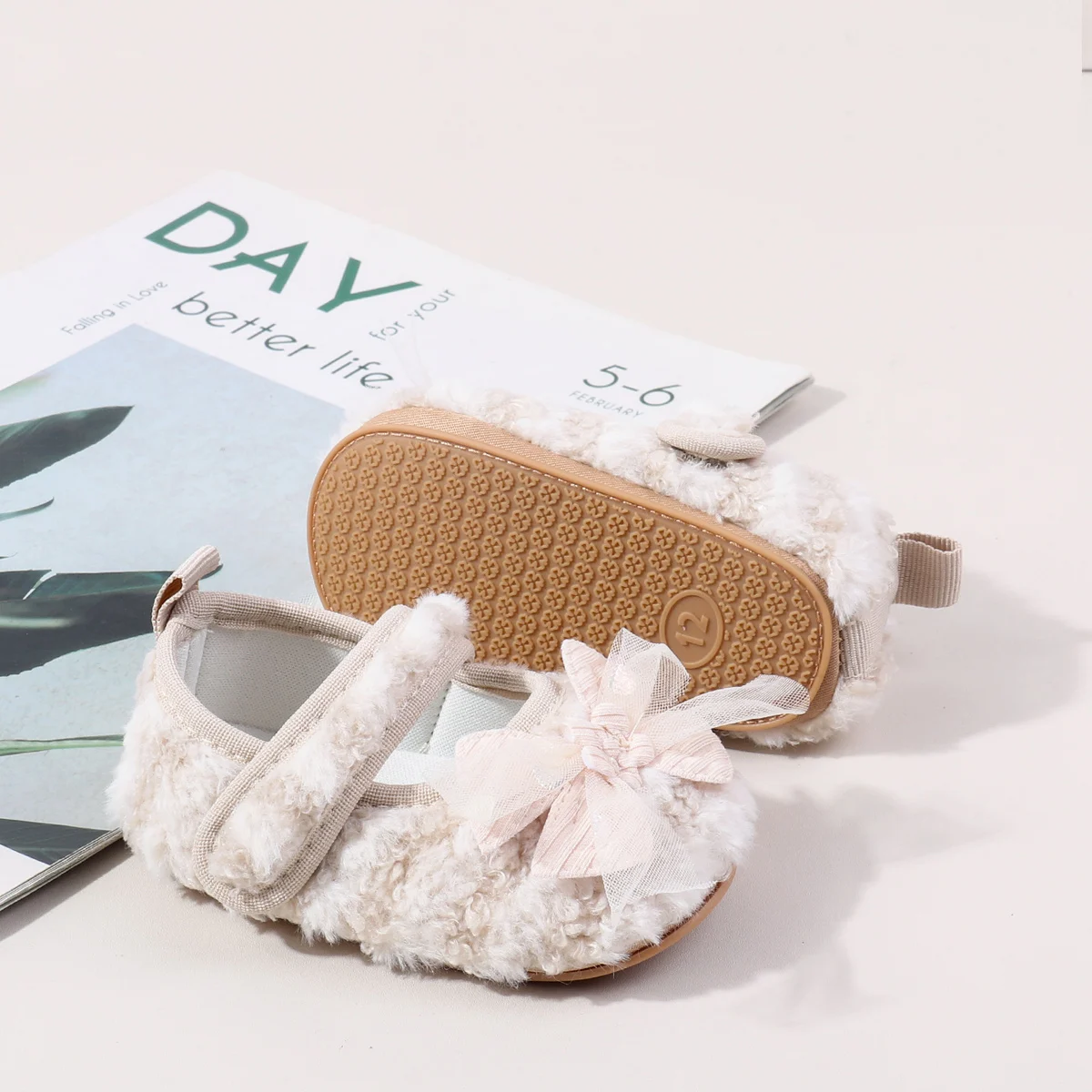 Wholesale Velvet Material Cute Newborn Baby Girls Shoes manufacture