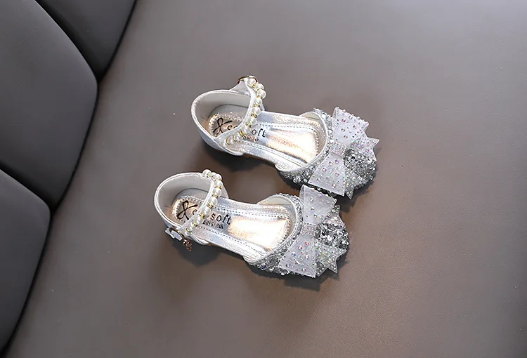 Spring and Autumn New Korean Version of Girls Rhinestones Shining Princess Leisure Toddler Sandals supplier