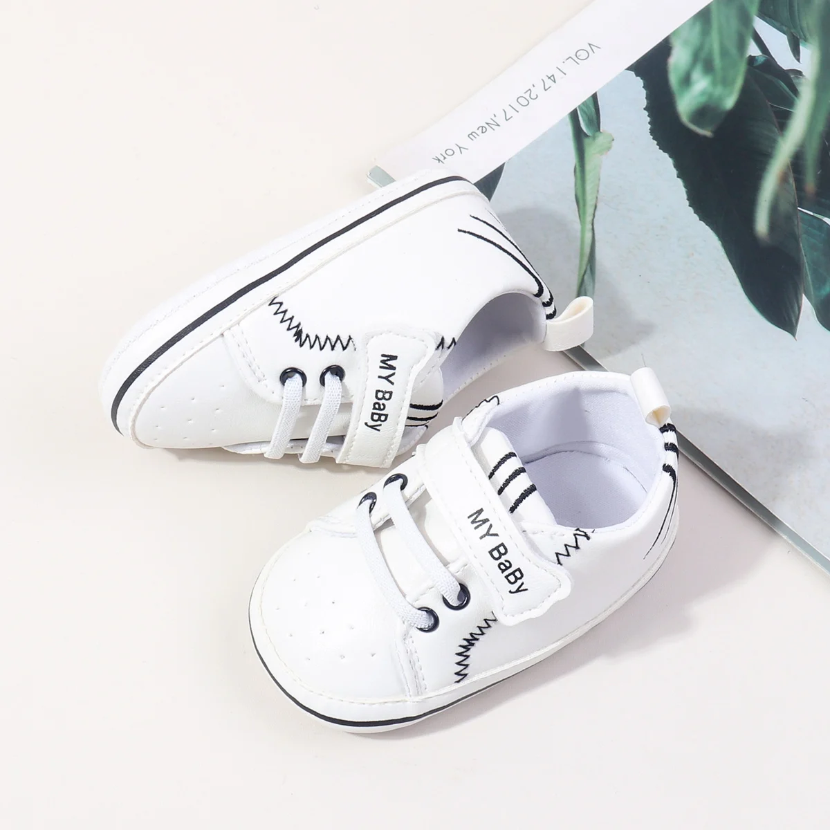 Classic Cute Adorable Dainty White Cozy Baby Casual Walking Shoes for 0-15 Months Active Boys and Girls supplier