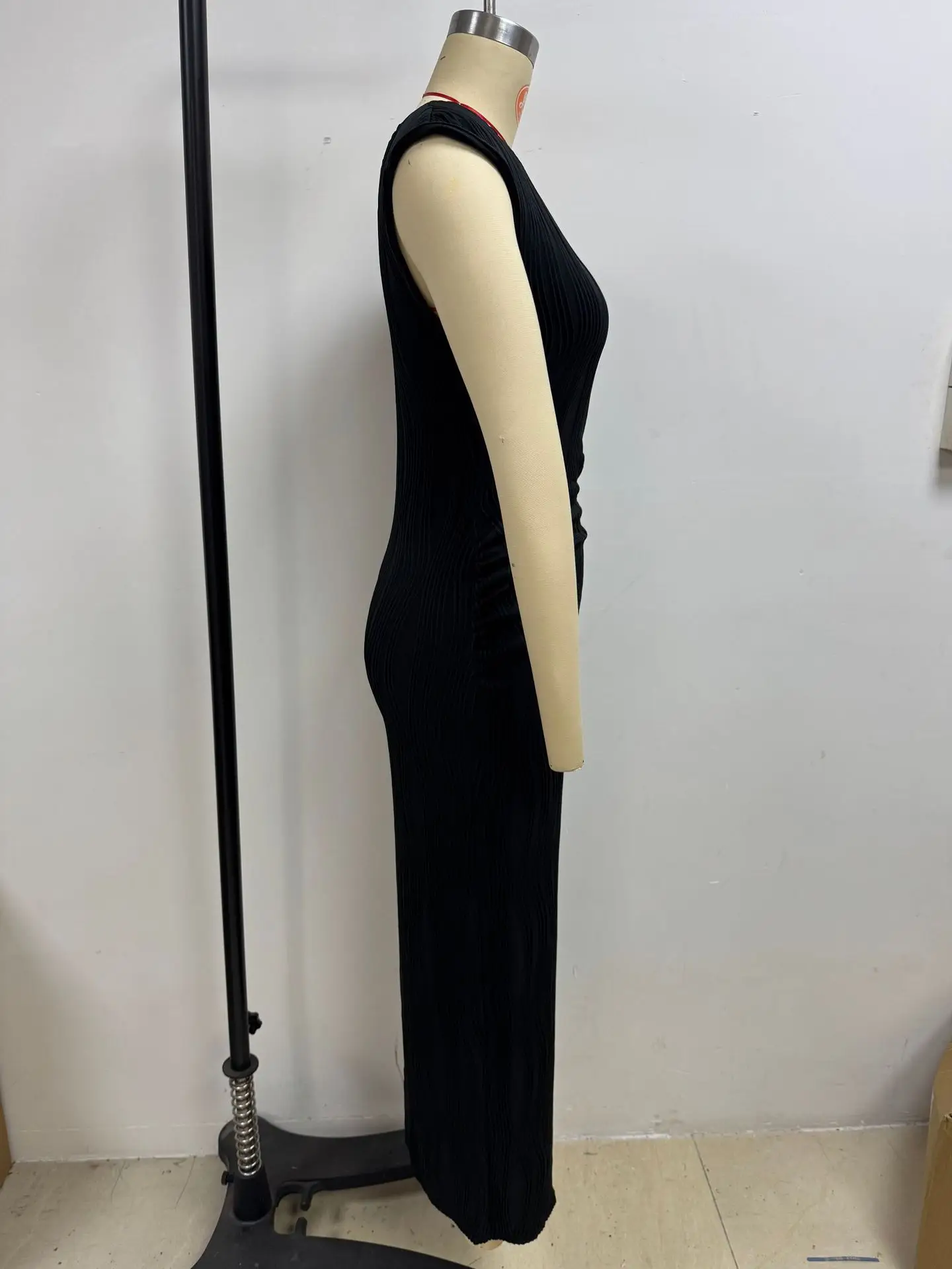 New Cute Fashion Maxi Pleat Water Ripple Oblique Shoulder Quick Dry Bodycon Stock details