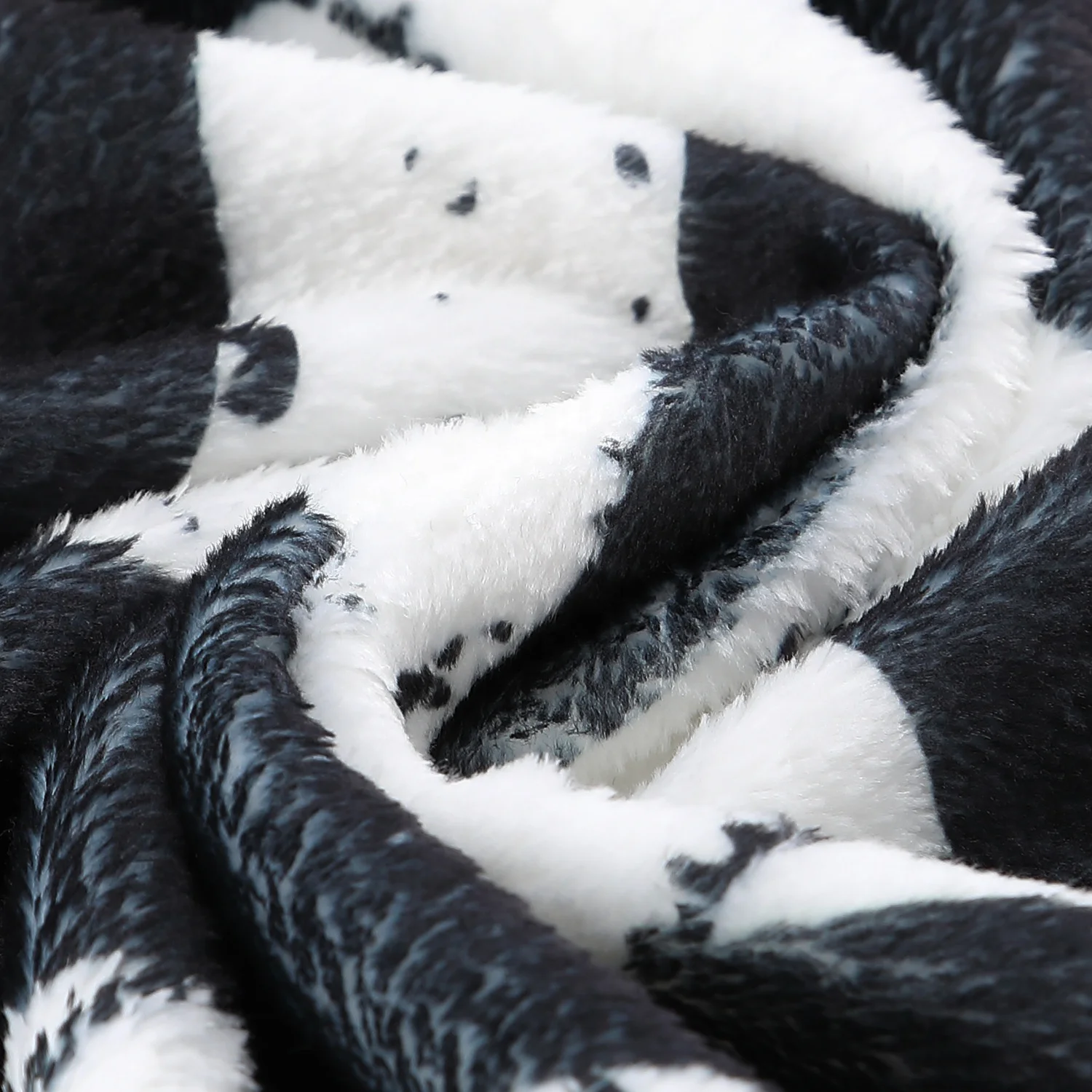 OEM ODM Custom Fleece Blanket Embroidery Logo Winter Throw Blankets Home Office Portable Luxury Blanket