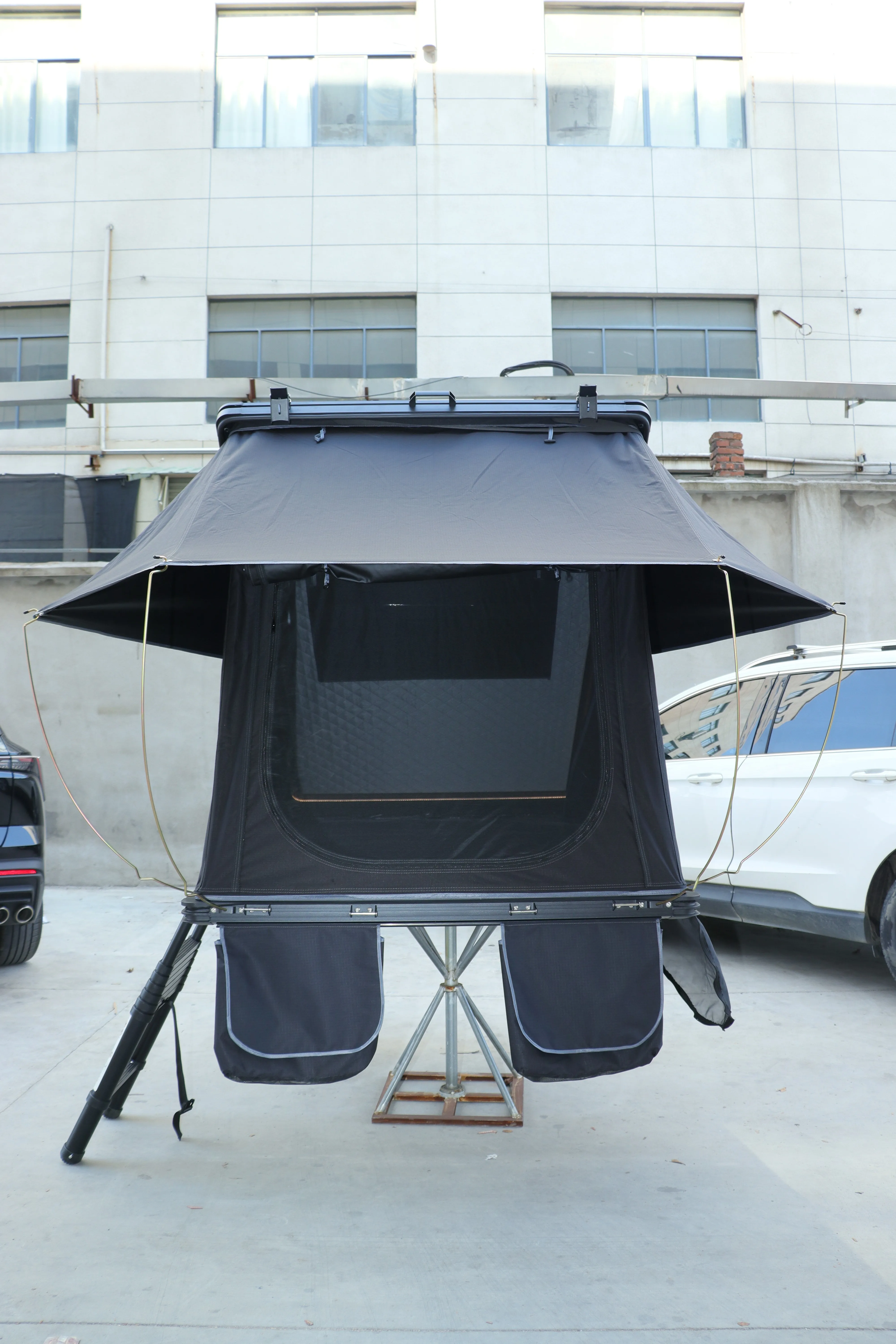 2.1M 320g Polyester Cotton 210*132cm Aluminum Hard Shell Roof Top Tent for Offroad Camping