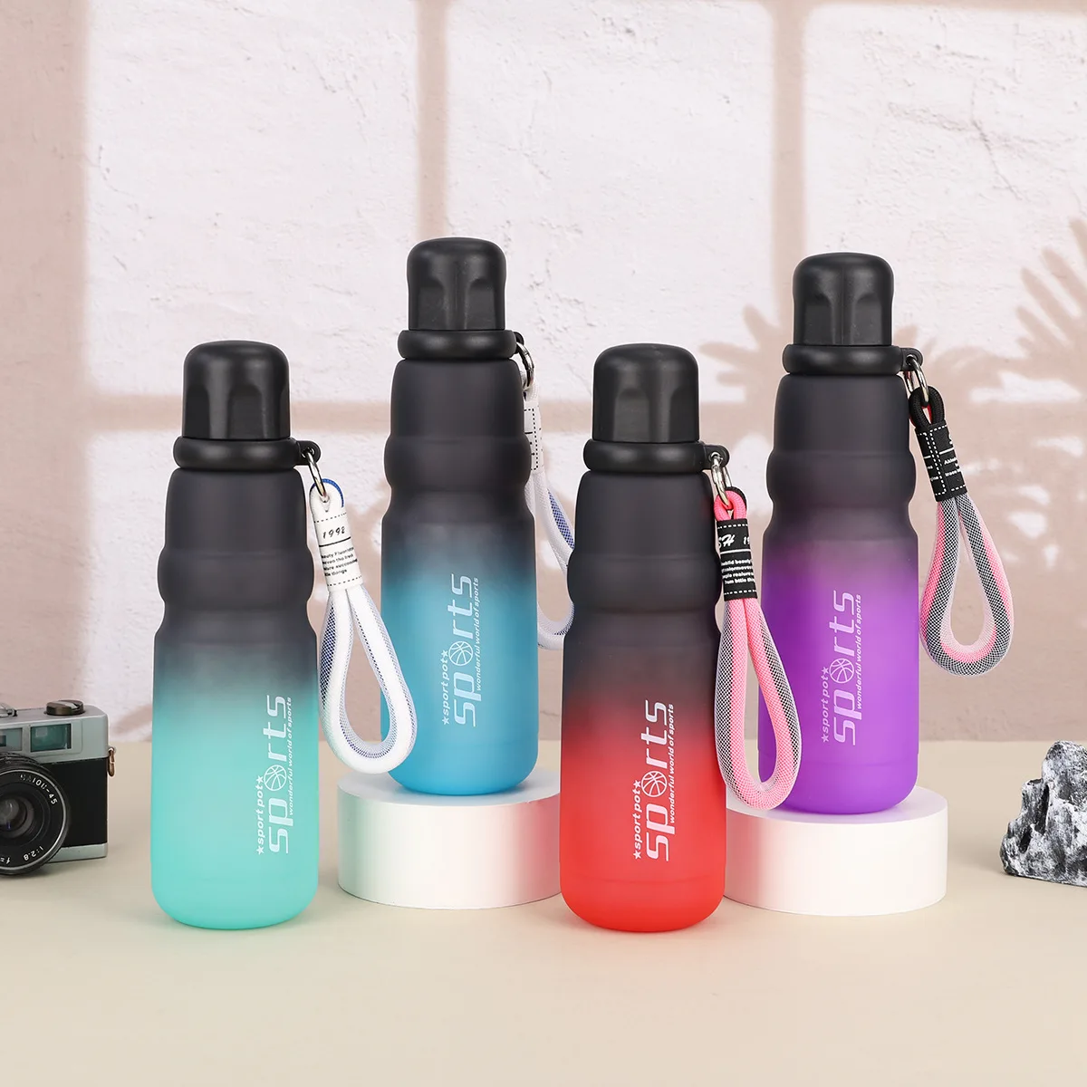 BPA Free Custom Outdoor Sports Gym Fitness Hiking 750 ML Gradient Color Leak proof Plastic Big Mouth Water Bottle with Lid