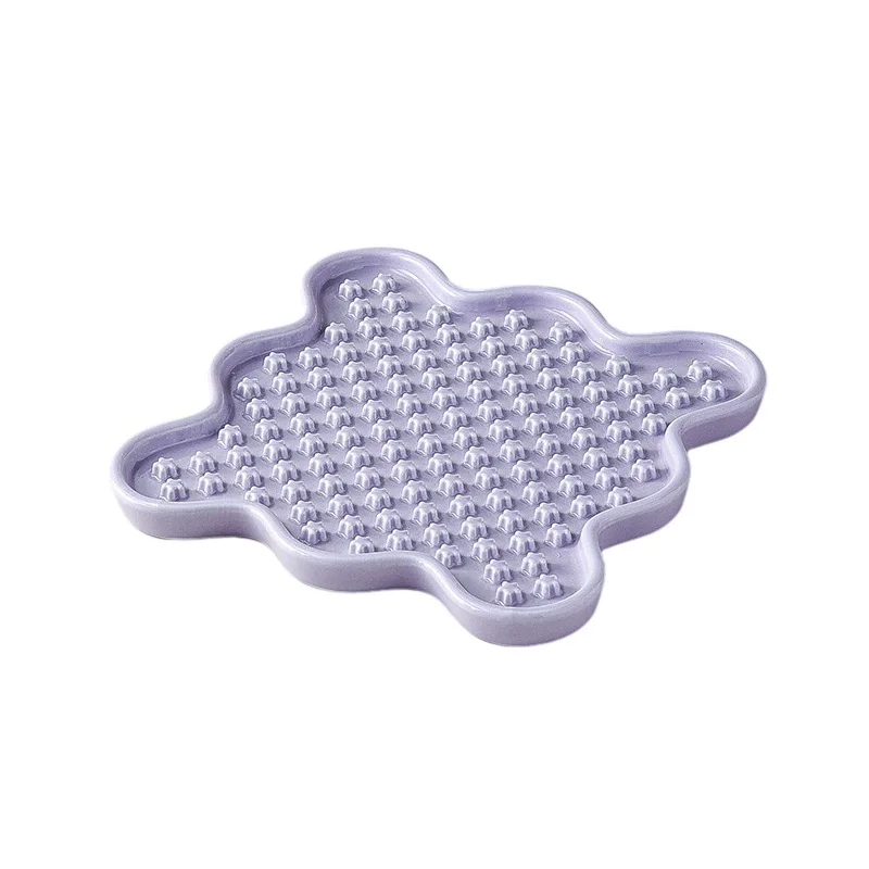 New hot pet licking plate cat and dog bowl ceramic material easy to clean pet supplies details