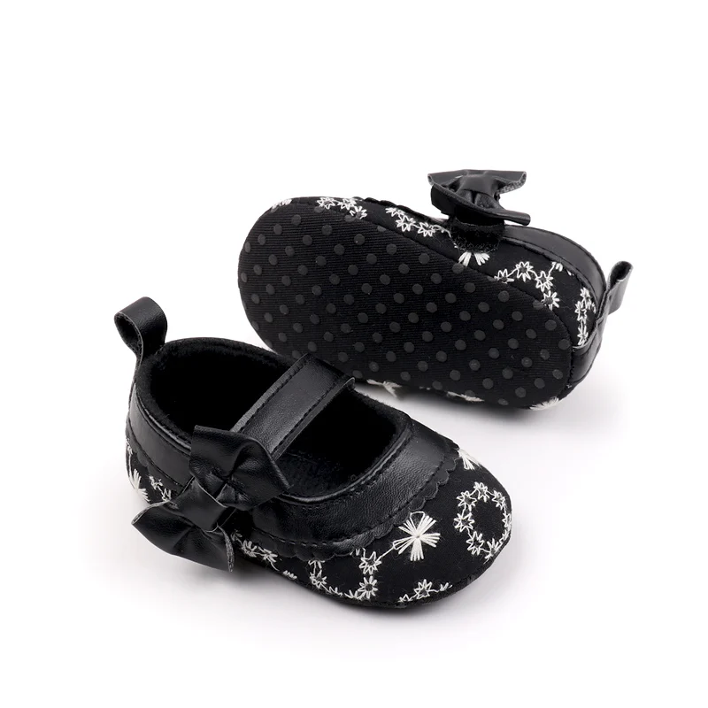 Spring and Autumn Soft Bottom Baby Girl Shoes Breathable and Lightweight Flower Embroidery Design with Anti-Slip Flat Feature manufacture