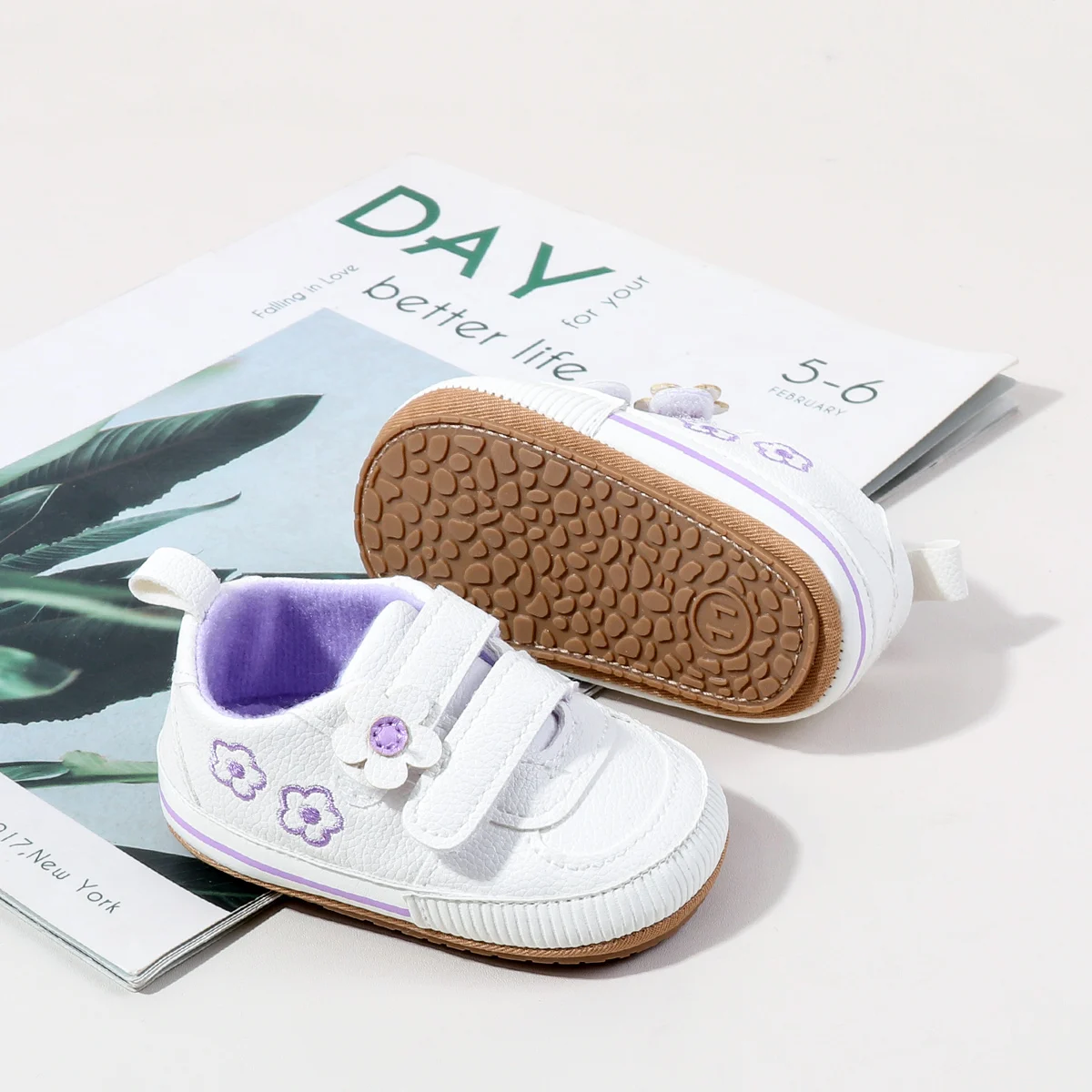 Hot Selling Hook&loop Embroidery Flowers Soft PU Leather White Baby Girls Shoes in Bulk supplier