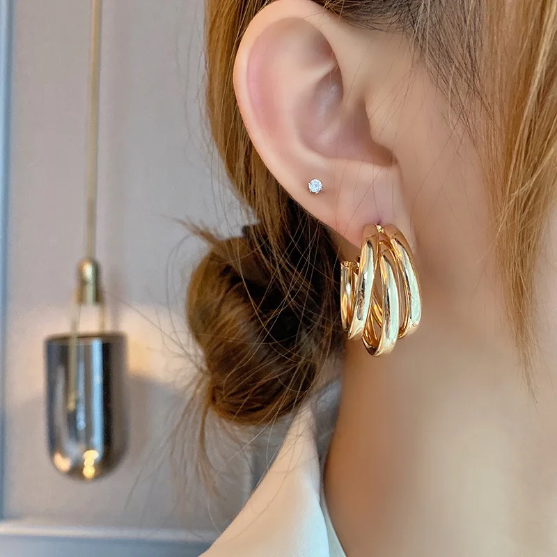 Korean version of the new fashion niche retro personality everything matching C-shaped earrings for women