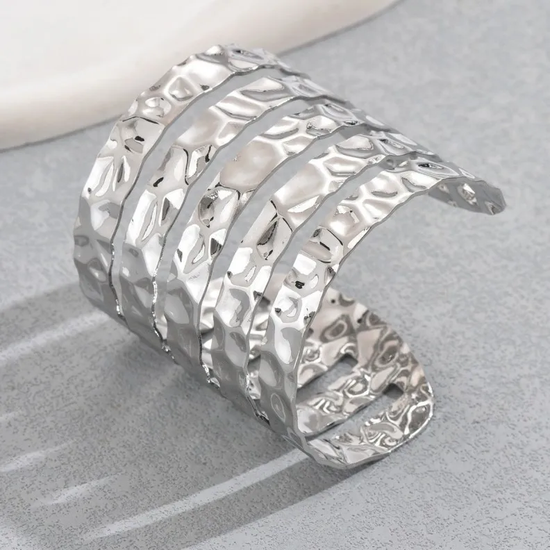Hot Sale Latest Trends Women's Stainless Steel gold bangles Simple Style Jewelry 18k women bangle bracelet