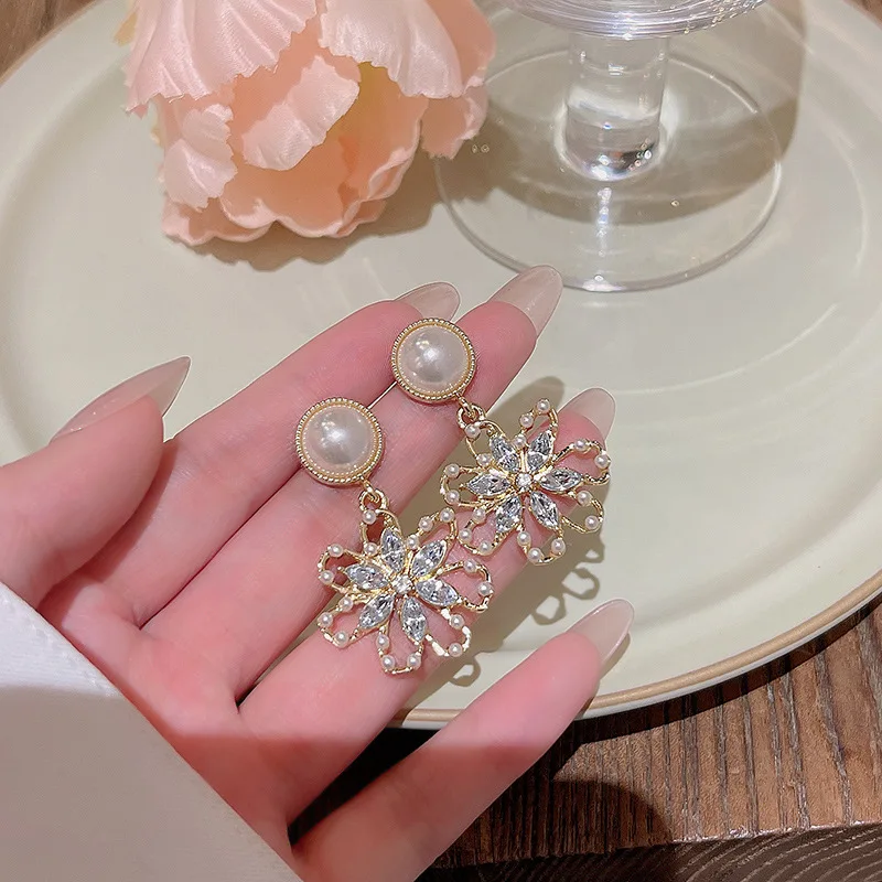 2023 new tide exquisite super fairy temperament all-match pearl rhinester sun flower earrings for women