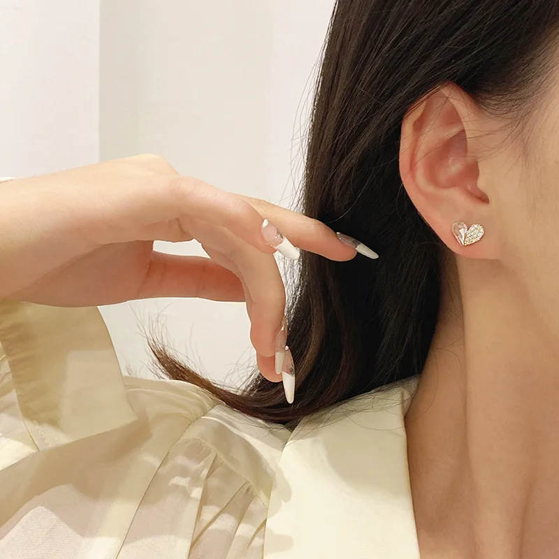 exquisite super fairy diamond love earrings female temperament simple sense of luxury ear studs