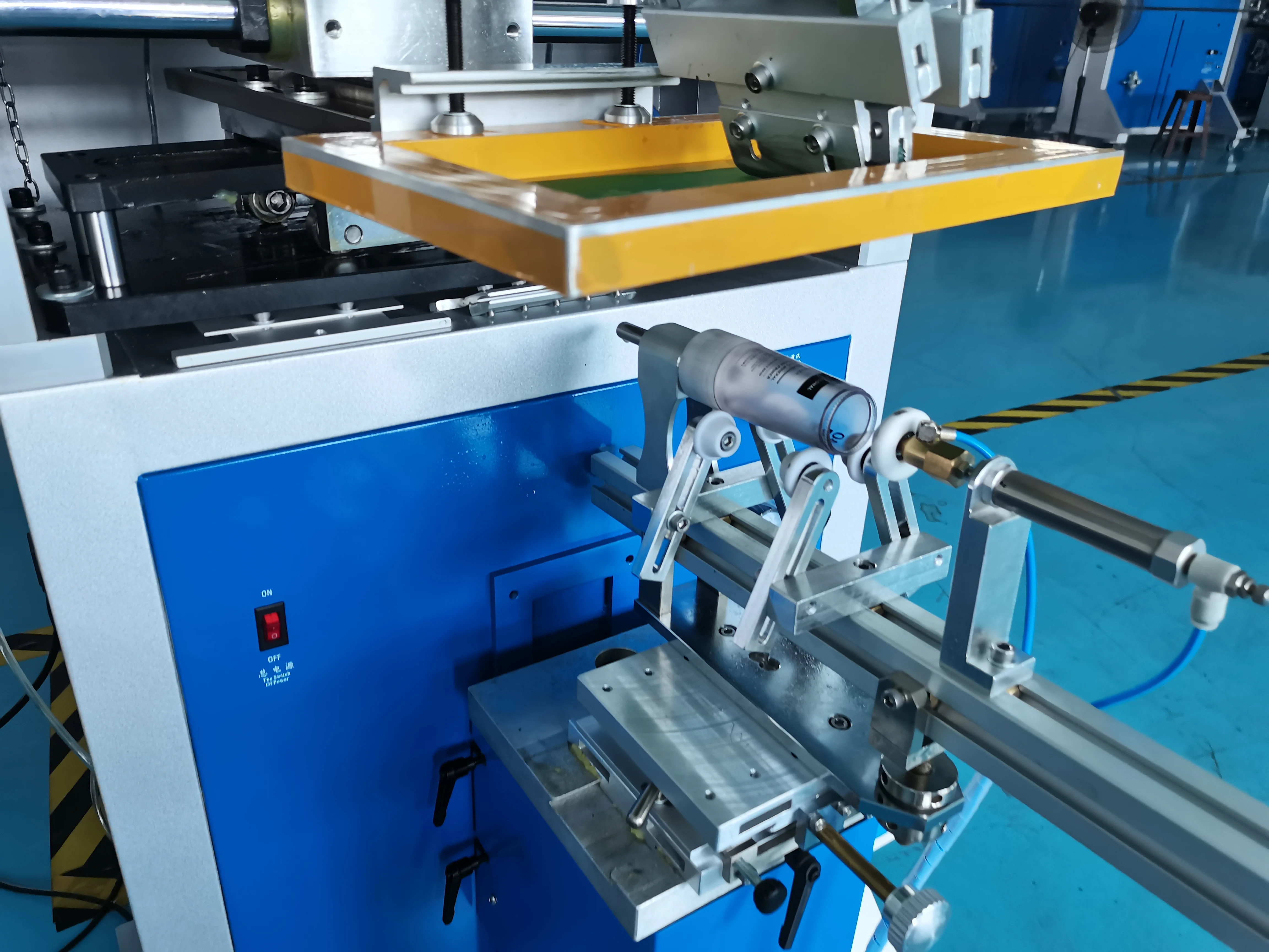 Semi-Automatic Screen Printing Machine with 940x1000x1350mm Dimensions and 160 KG Weight for Simple Operation