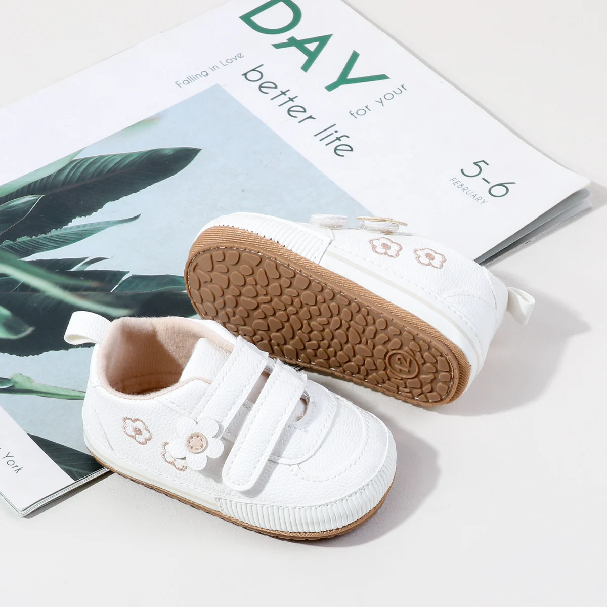 Hot Selling Hook&loop Embroidery Flowers Soft PU Leather White Baby Girls Shoes in Bulk factory