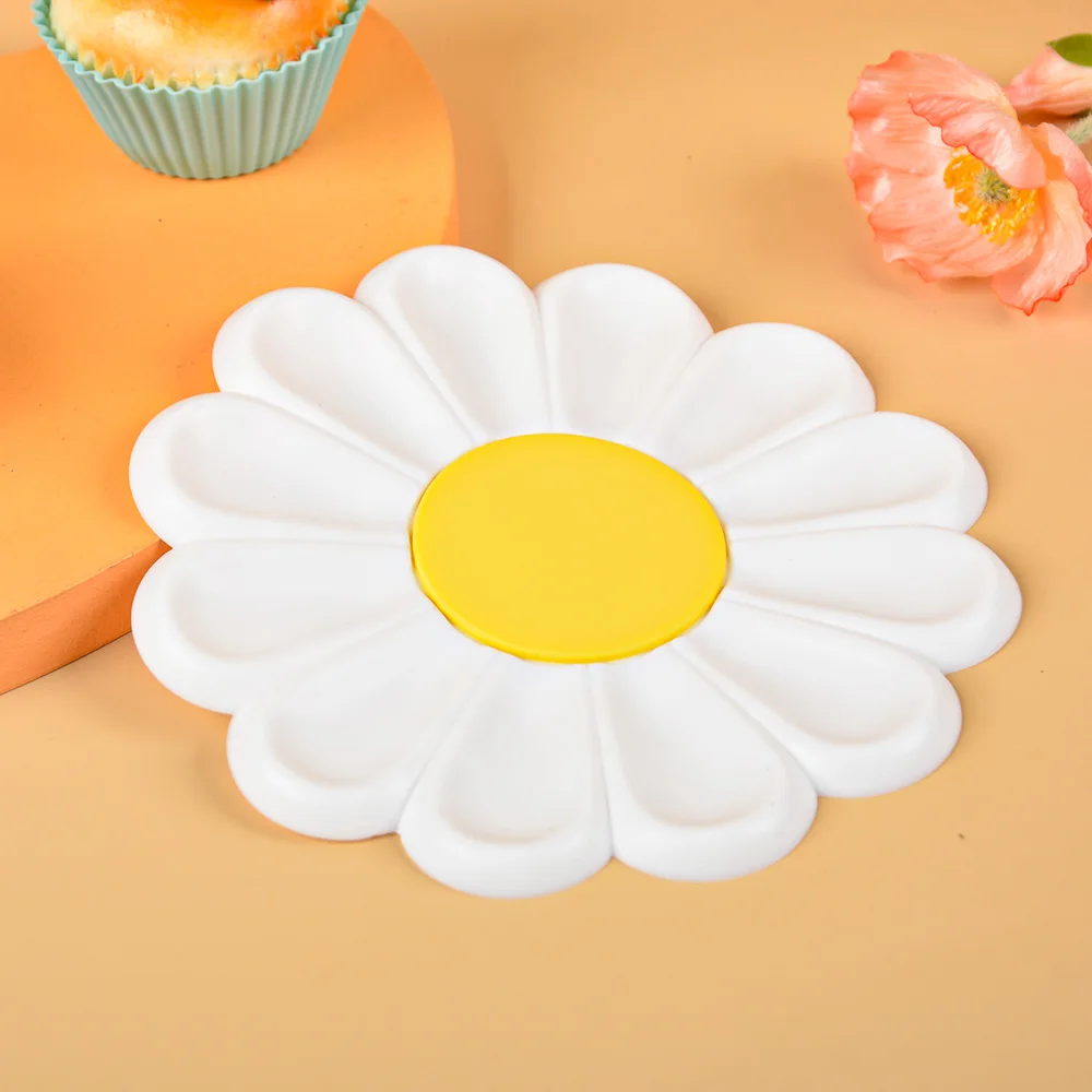 New Daisy flower heat insulated pad mat simple durable cute Japanese style silicone placemat