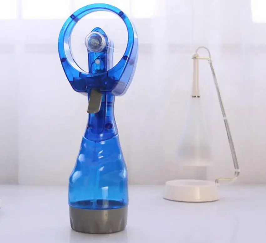 AAA173 Wholesale Water Spray Battery Bottle Cool Fan Handheld Portable Mini Fans Misting Office Handheld Spray Fan